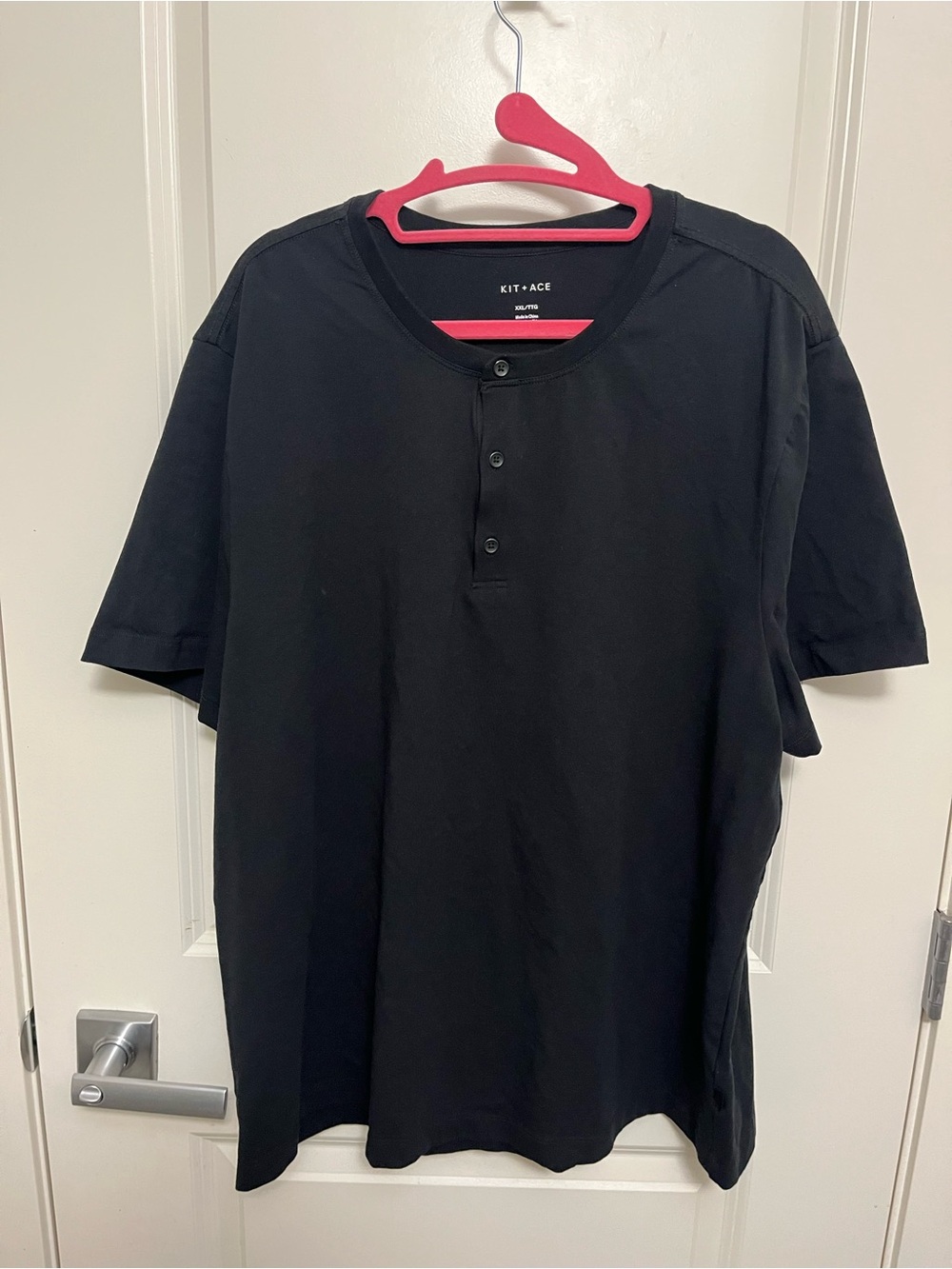 Kit and Ace Men's Black Short-Sleeve Henley Tee in size XXL